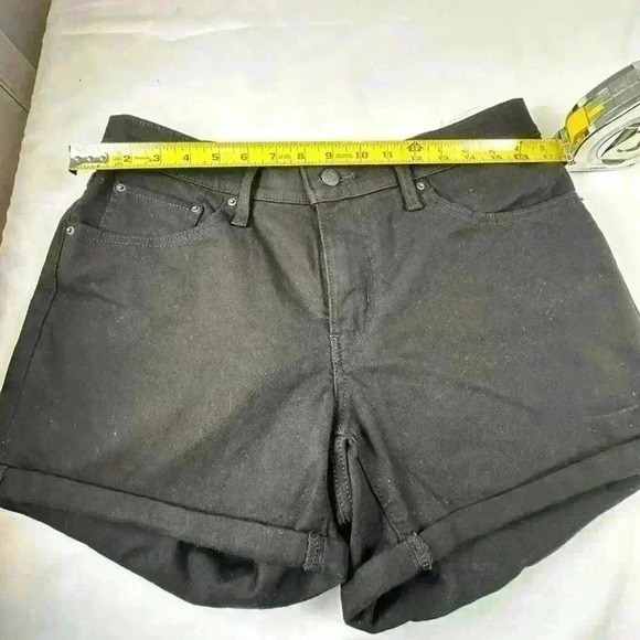 NWOT - Levi Mid Length Women's Jean Shorts - Size 31/Size 14 (Black) - Picture 7 of 7